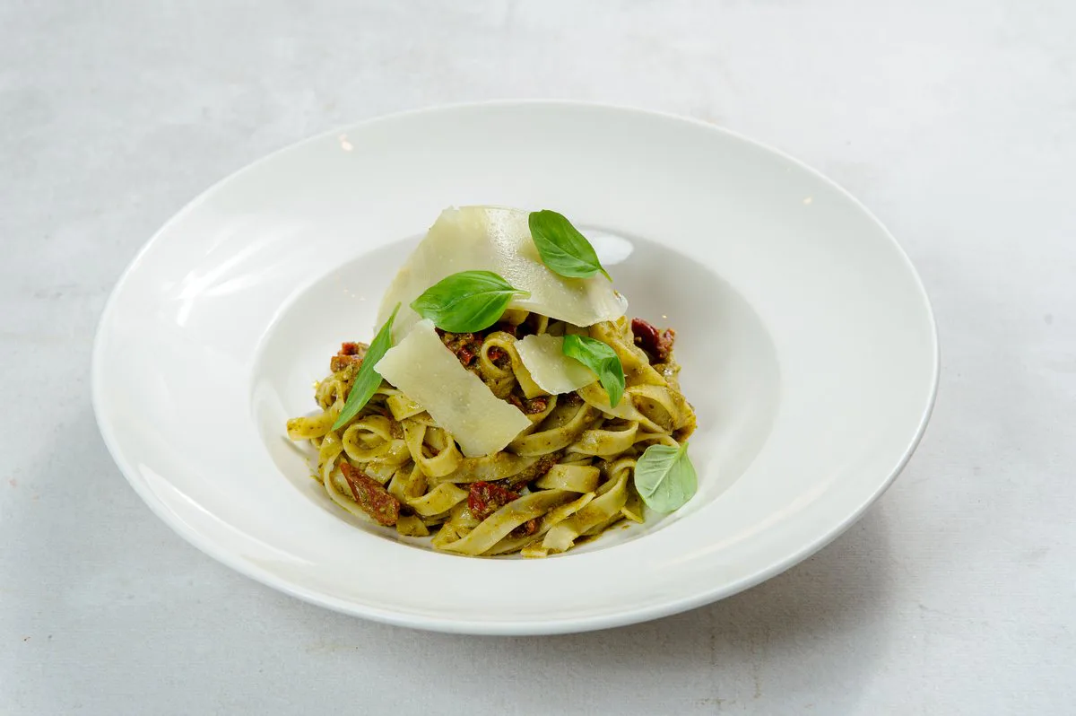 Tagliatelle s pestom
